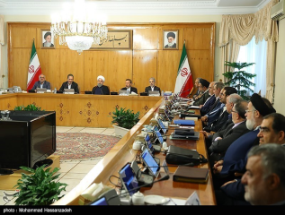 در جلسه امروز هیئت دولت به‌ریاست حسن روحانی میزان مبلغ کمک بلاعوض دولت به زلزله‌زدگان غرب ایران اعلام شد. ... 